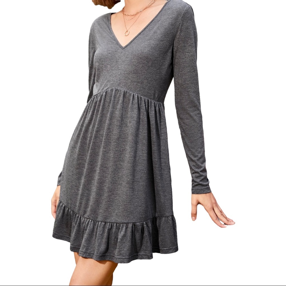 RUFFLE HEM V-NECK DRESS SIZE XS (2)